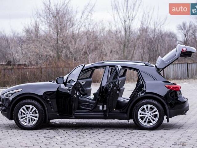 Черный Инфинити FX 35, объемом двигателя 3.5 л и пробегом 256 тыс. км за 13900 $, фото 7 на Automoto.ua