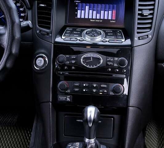 Черный Инфинити FX 35, объемом двигателя 3.5 л и пробегом 256 тыс. км за 13900 $, фото 22 на Automoto.ua