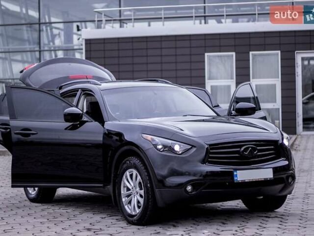 Черный Инфинити FX 35, объемом двигателя 3.5 л и пробегом 256 тыс. км за 13900 $, фото 4 на Automoto.ua