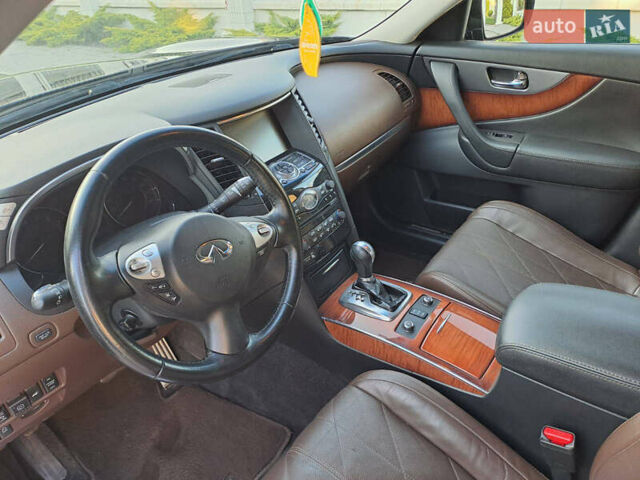 Черный Инфинити FX 35, объемом двигателя 3.5 л и пробегом 182 тыс. км за 15000 $, фото 10 на Automoto.ua