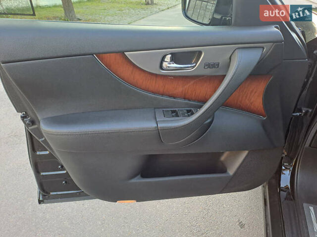 Черный Инфинити FX 35, объемом двигателя 3.5 л и пробегом 182 тыс. км за 15000 $, фото 14 на Automoto.ua