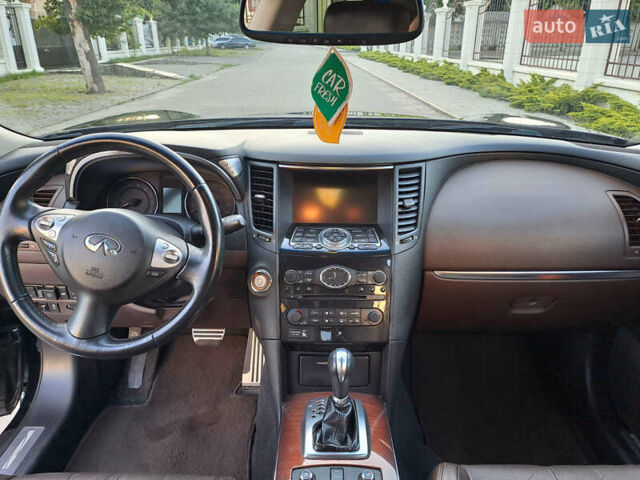 Черный Инфинити FX 35, объемом двигателя 3.5 л и пробегом 182 тыс. км за 15000 $, фото 15 на Automoto.ua