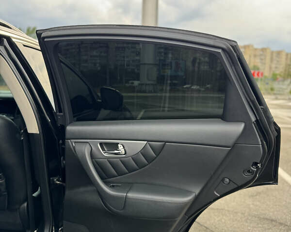 Черный Инфинити FX 35, объемом двигателя 3.5 л и пробегом 133 тыс. км за 16333 $, фото 25 на Automoto.ua