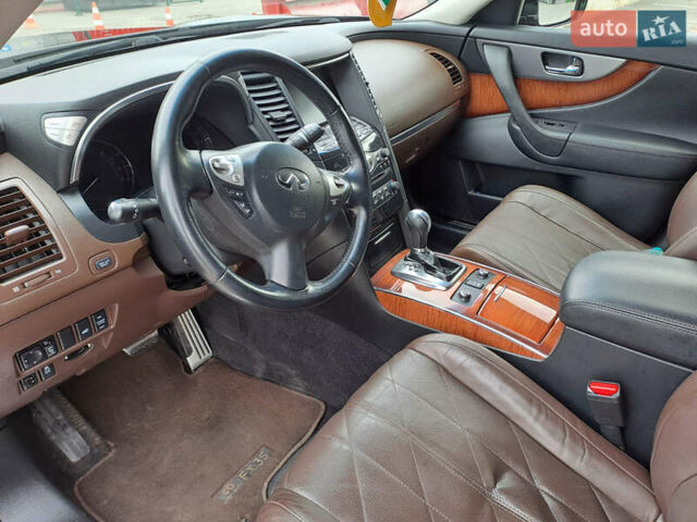 Черный Инфинити FX 35, объемом двигателя 3.5 л и пробегом 182 тыс. км за 15000 $, фото 9 на Automoto.ua