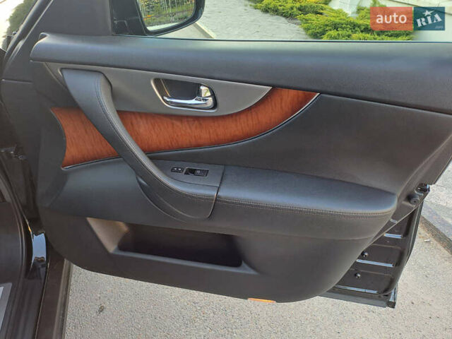 Черный Инфинити FX 35, объемом двигателя 3.5 л и пробегом 182 тыс. км за 15000 $, фото 11 на Automoto.ua