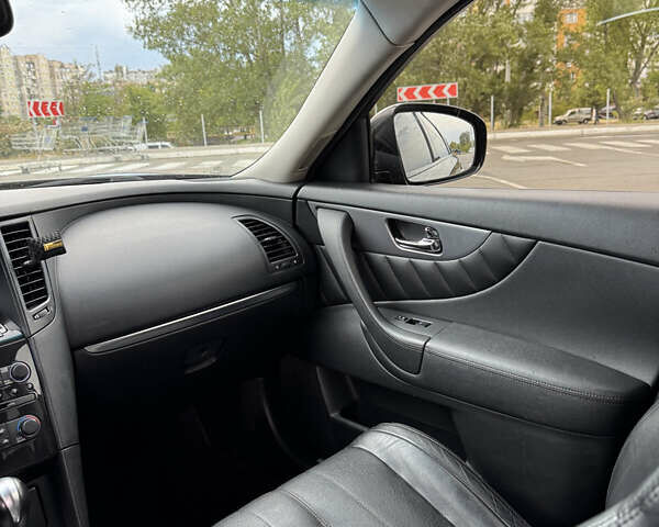 Черный Инфинити FX 35, объемом двигателя 3.5 л и пробегом 133 тыс. км за 16333 $, фото 17 на Automoto.ua