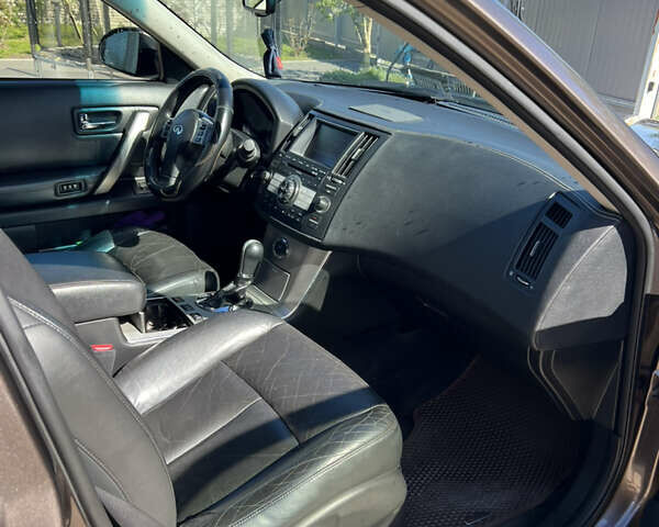 Коричневый Инфинити FX 35, объемом двигателя 3.5 л и пробегом 315 тыс. км за 7500 $, фото 2 на Automoto.ua