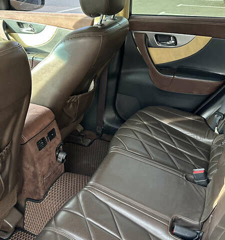 Коричневый Инфинити FX 35, объемом двигателя 3.5 л и пробегом 212 тыс. км за 11700 $, фото 8 на Automoto.ua