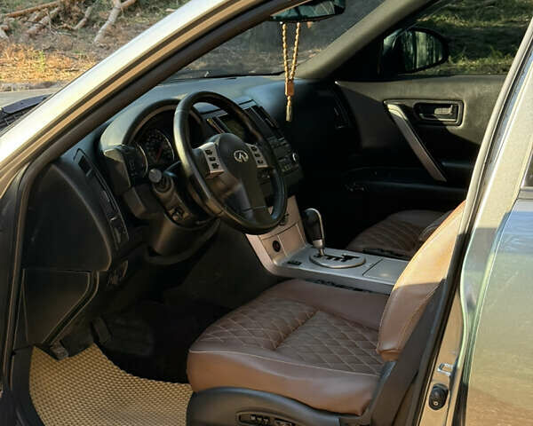 Сірий Інфініті FX 35, об'ємом двигуна 3.5 л та пробігом 335 тис. км за 8500 $, фото 7 на Automoto.ua