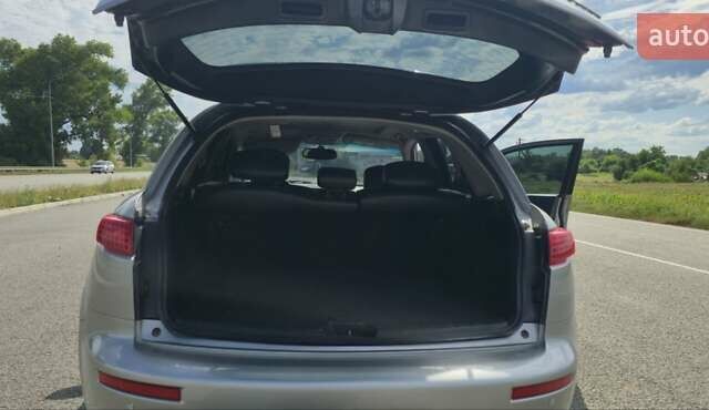 Серый Инфинити FX 35, объемом двигателя 3.5 л и пробегом 328 тыс. км за 8000 $, фото 13 на Automoto.ua