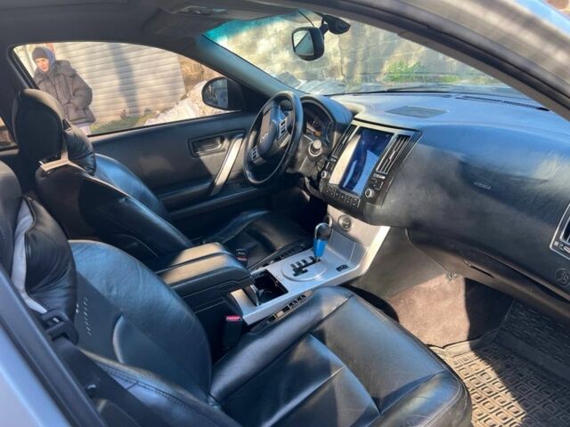 Серый Инфинити FX 35, объемом двигателя 3.5 л и пробегом 285 тыс. км за 5500 $, фото 3 на Automoto.ua