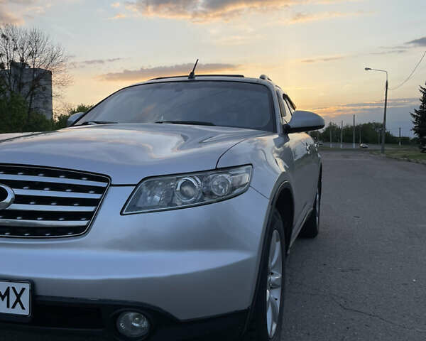 Серый Инфинити FX 35, объемом двигателя 3.5 л и пробегом 177 тыс. км за 7500 $, фото 1 на Automoto.ua