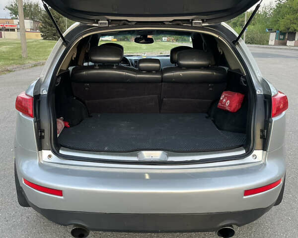 Серый Инфинити FX 35, объемом двигателя 3.5 л и пробегом 177 тыс. км за 7500 $, фото 9 на Automoto.ua