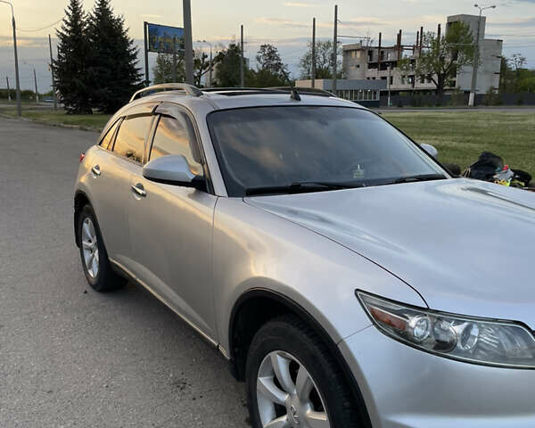 Серый Инфинити FX 35, объемом двигателя 3.5 л и пробегом 177 тыс. км за 7500 $, фото 2 на Automoto.ua