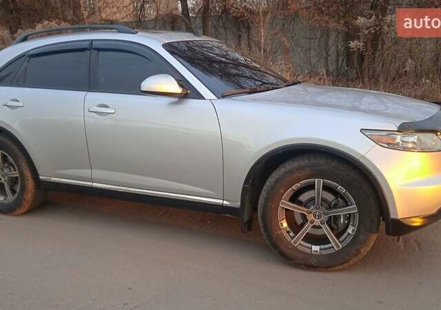 Серый Инфинити FX 35, объемом двигателя 3.5 л и пробегом 280 тыс. км за 8000 $, фото 2 на Automoto.ua