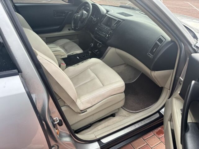 Сірий Інфініті FX 35, об'ємом двигуна 3.5 л та пробігом 141 тис. км за 8200 $, фото 17 на Automoto.ua