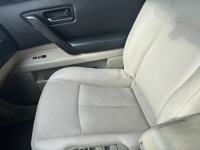 Сірий Інфініті FX 35, об'ємом двигуна 3.5 л та пробігом 141 тис. км за 8200 $, фото 14 на Automoto.ua