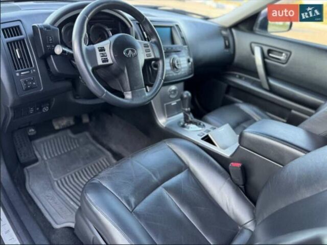 Серый Инфинити FX 35, объемом двигателя 3.5 л и пробегом 280 тыс. км за 8000 $, фото 6 на Automoto.ua