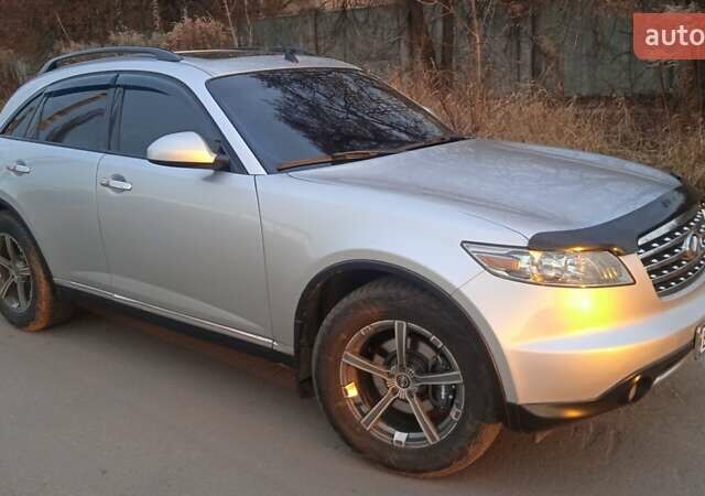 Серый Инфинити FX 35, объемом двигателя 3.5 л и пробегом 280 тыс. км за 8000 $, фото 1 на Automoto.ua