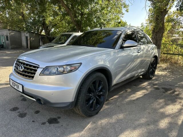 Серый Инфинити FX 35, объемом двигателя 3.5 л и пробегом 220 тыс. км за 9000 $, фото 12 на Automoto.ua