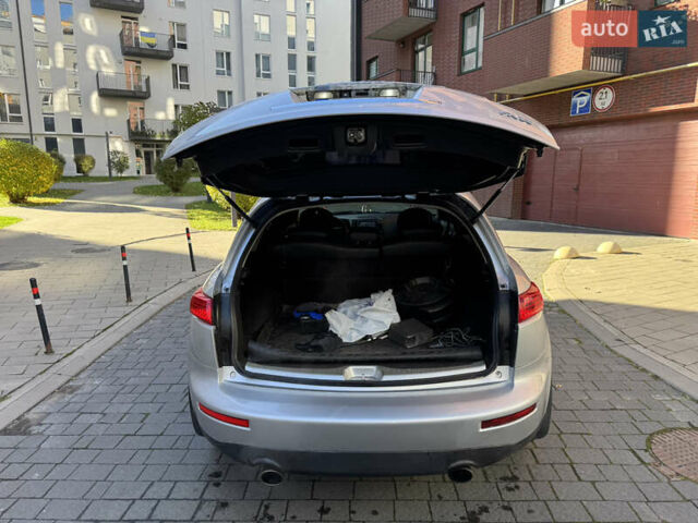 Серый Инфинити FX 35, объемом двигателя 3.5 л и пробегом 280 тыс. км за 7700 $, фото 14 на Automoto.ua