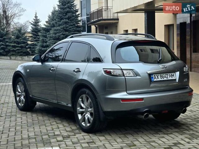 Серый Инфинити FX 35, объемом двигателя 3.5 л и пробегом 168 тыс. км за 8900 $, фото 5 на Automoto.ua