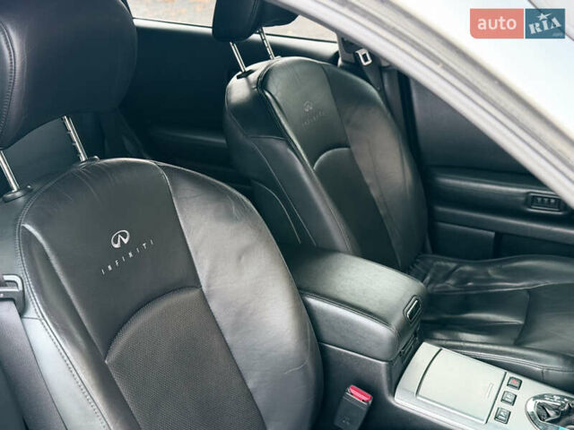 Серый Инфинити FX 35, объемом двигателя 3.5 л и пробегом 185 тыс. км за 7950 $, фото 19 на Automoto.ua