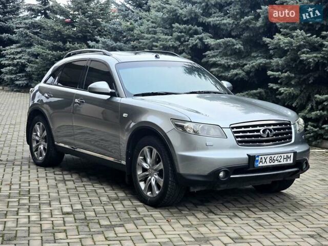 Серый Инфинити FX 35, объемом двигателя 3.5 л и пробегом 168 тыс. км за 8900 $, фото 10 на Automoto.ua