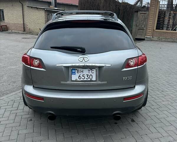 Серый Инфинити FX 35, объемом двигателя 3.5 л и пробегом 214 тыс. км за 8800 $, фото 4 на Automoto.ua