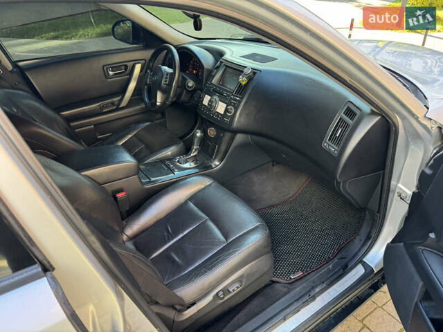 Серый Инфинити FX 35, объемом двигателя 3.5 л и пробегом 280 тыс. км за 7700 $, фото 17 на Automoto.ua