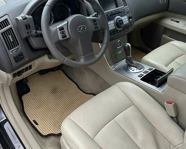 Серый Инфинити FX 35, объемом двигателя 3.5 л и пробегом 214 тыс. км за 8800 $, фото 6 на Automoto.ua
