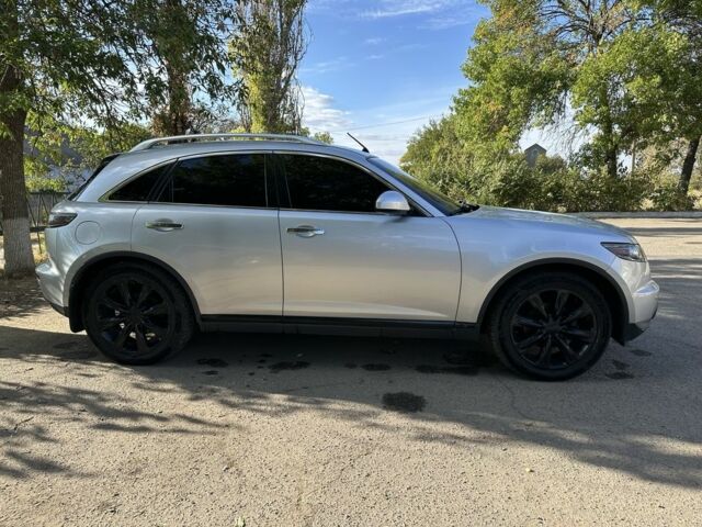 Серый Инфинити FX 35, объемом двигателя 3.5 л и пробегом 220 тыс. км за 9000 $, фото 3 на Automoto.ua