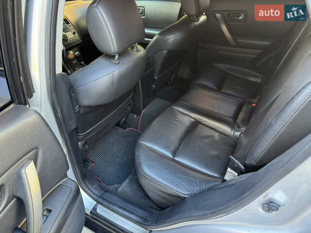 Серый Инфинити FX 35, объемом двигателя 3.5 л и пробегом 280 тыс. км за 7700 $, фото 16 на Automoto.ua