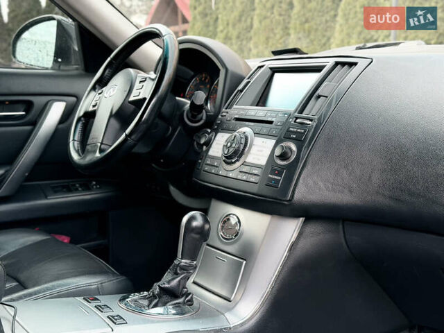 Серый Инфинити FX 35, объемом двигателя 3.5 л и пробегом 185 тыс. км за 7950 $, фото 17 на Automoto.ua