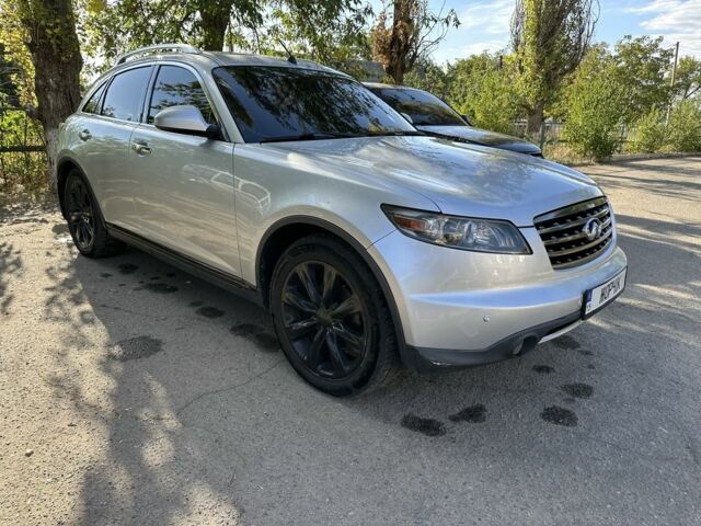 Серый Инфинити FX 35, объемом двигателя 3.5 л и пробегом 220 тыс. км за 9000 $, фото 2 на Automoto.ua
