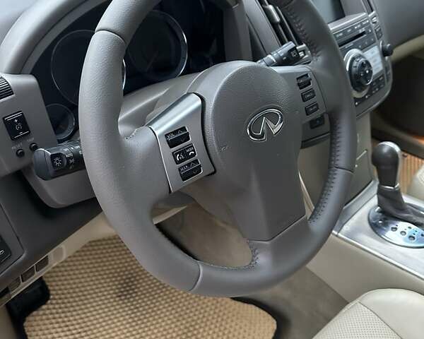 Серый Инфинити FX 35, объемом двигателя 3.5 л и пробегом 214 тыс. км за 8800 $, фото 8 на Automoto.ua