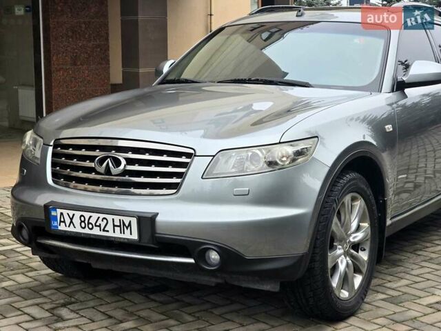 Серый Инфинити FX 35, объемом двигателя 3.5 л и пробегом 168 тыс. км за 8900 $, фото 4 на Automoto.ua