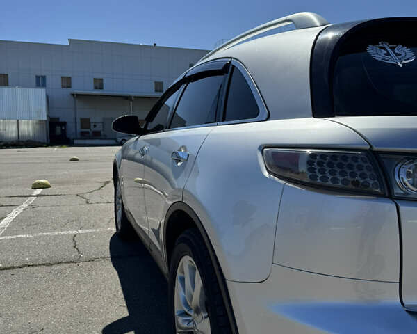 Сірий Інфініті FX 35, об'ємом двигуна 3.5 л та пробігом 218 тис. км за 9500 $, фото 2 на Automoto.ua