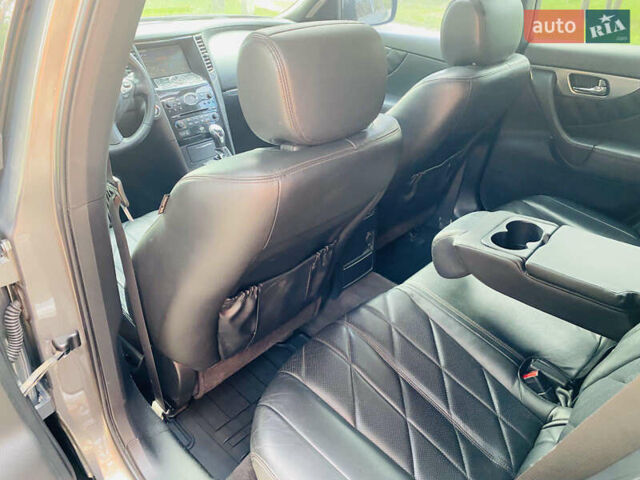 Серый Инфинити FX 35, объемом двигателя 3.5 л и пробегом 255 тыс. км за 11900 $, фото 30 на Automoto.ua