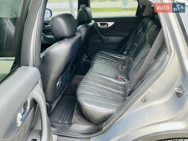 Серый Инфинити FX 35, объемом двигателя 3.5 л и пробегом 257 тыс. км за 11999 $, фото 35 на Automoto.ua