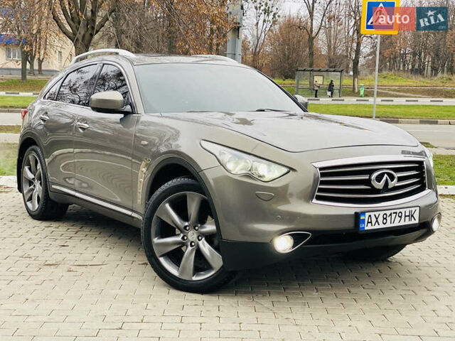 Серый Инфинити FX 35, объемом двигателя 3.5 л и пробегом 257 тыс. км за 11999 $, фото 19 на Automoto.ua