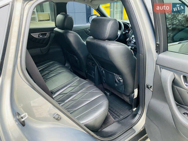 Серый Инфинити FX 35, объемом двигателя 3.5 л и пробегом 257 тыс. км за 11999 $, фото 25 на Automoto.ua