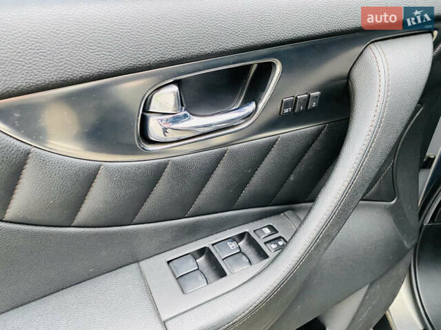 Серый Инфинити FX 35, объемом двигателя 3.5 л и пробегом 257 тыс. км за 11999 $, фото 32 на Automoto.ua