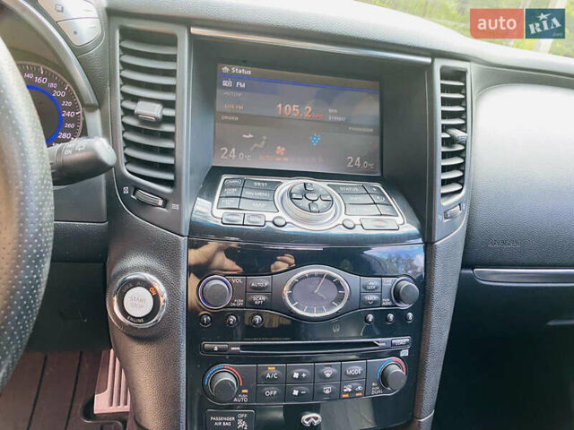 Серый Инфинити FX 35, объемом двигателя 3.5 л и пробегом 255 тыс. км за 11900 $, фото 37 на Automoto.ua