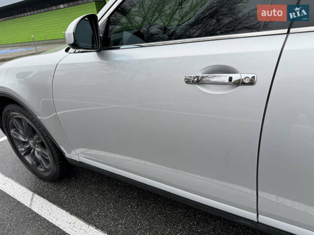 Серый Инфинити FX 35, объемом двигателя 3.5 л и пробегом 128 тыс. км за 10700 $, фото 12 на Automoto.ua