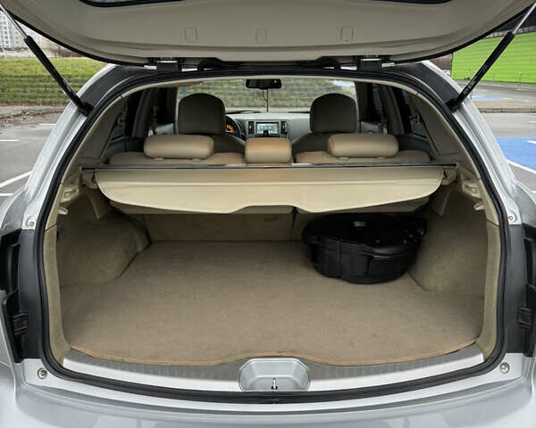 Серый Инфинити FX 35, объемом двигателя 3.5 л и пробегом 128 тыс. км за 10700 $, фото 18 на Automoto.ua