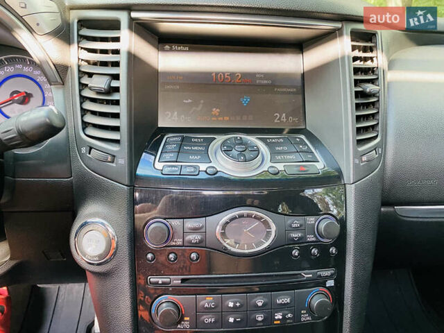 Серый Инфинити FX 35, объемом двигателя 3.5 л и пробегом 255 тыс. км за 11900 $, фото 9 на Automoto.ua