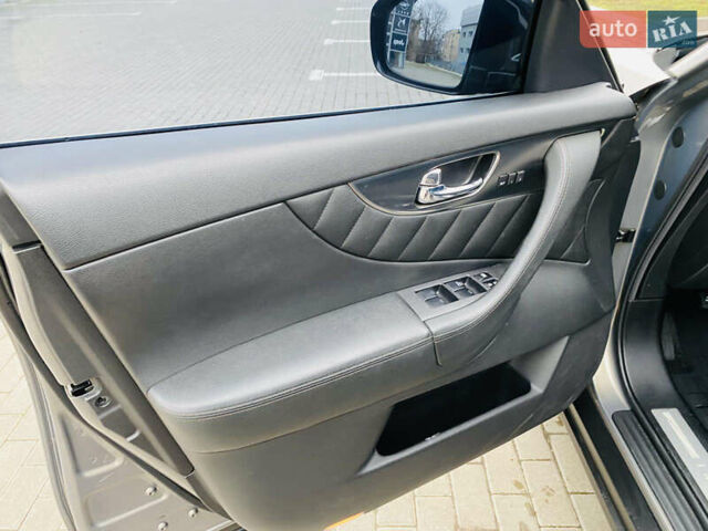 Серый Инфинити FX 35, объемом двигателя 3.5 л и пробегом 257 тыс. км за 11999 $, фото 17 на Automoto.ua