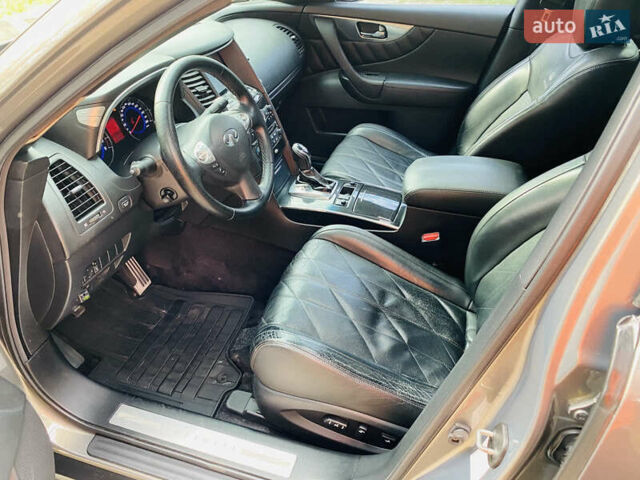 Серый Инфинити FX 35, объемом двигателя 3.5 л и пробегом 255 тыс. км за 11900 $, фото 40 на Automoto.ua