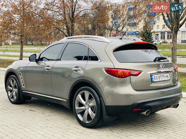 Серый Инфинити FX 35, объемом двигателя 3.5 л и пробегом 257 тыс. км за 11999 $, фото 1 на Automoto.ua